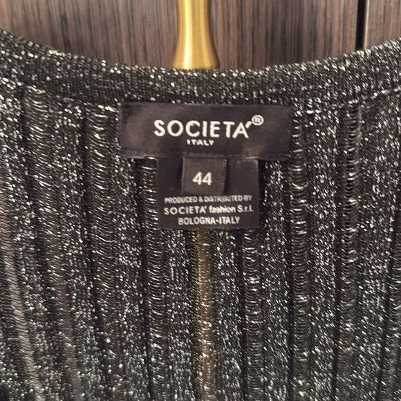 ✨💎Societa Metallic Silver/Black Top💎✨ - Picture 3 of 11